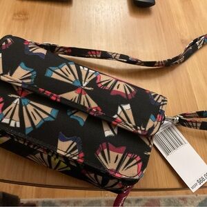 Vera Bradley Lighten Up all in one Crossbody
NWT